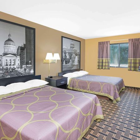 Super 8 By Wyndham Terre Haute Bagian luar foto