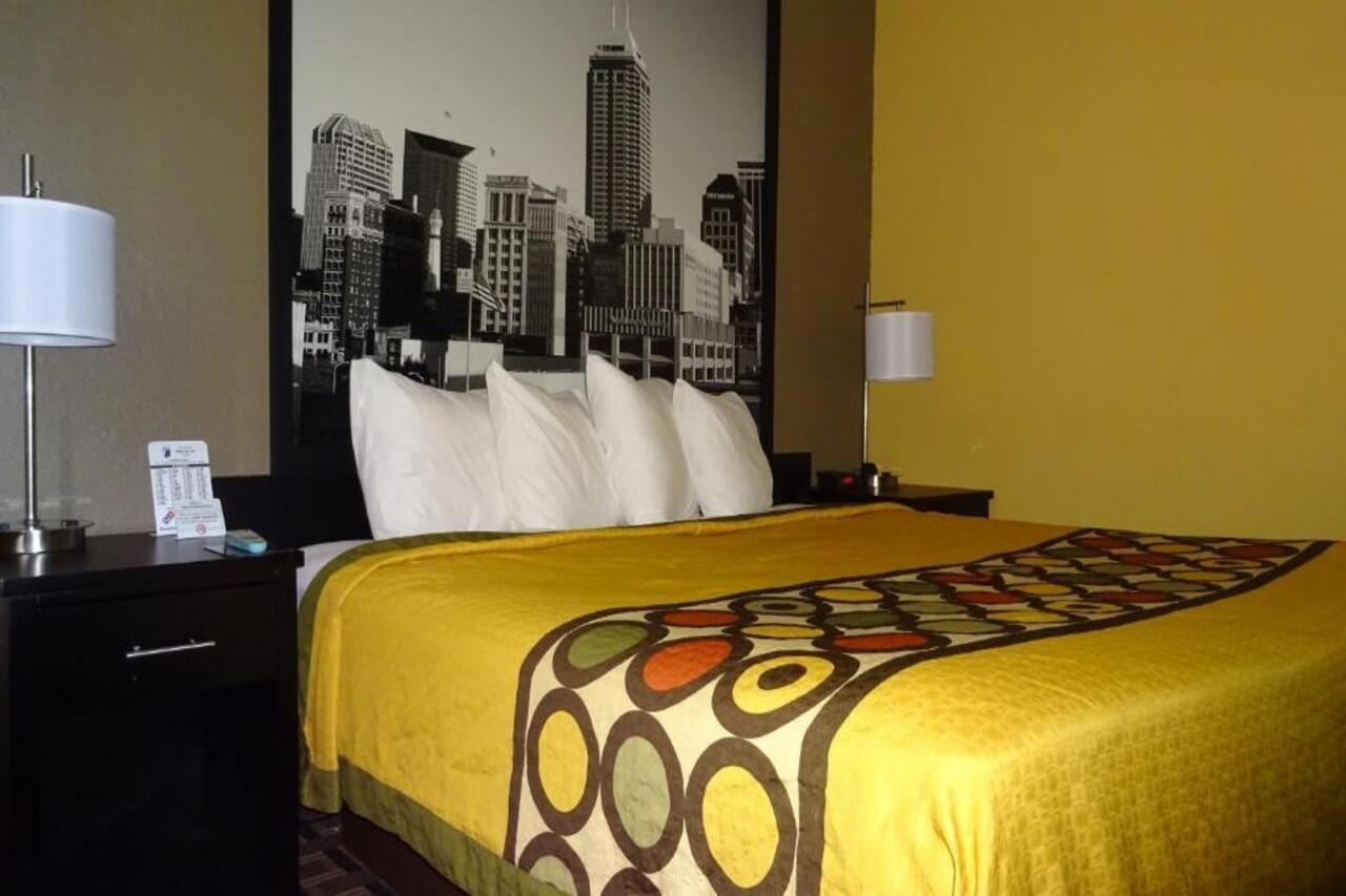 Super 8 By Wyndham Terre Haute Bagian luar foto