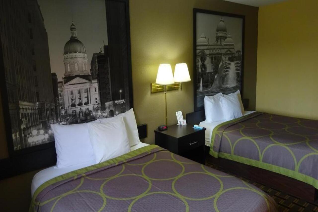 Super 8 By Wyndham Terre Haute Bagian luar foto