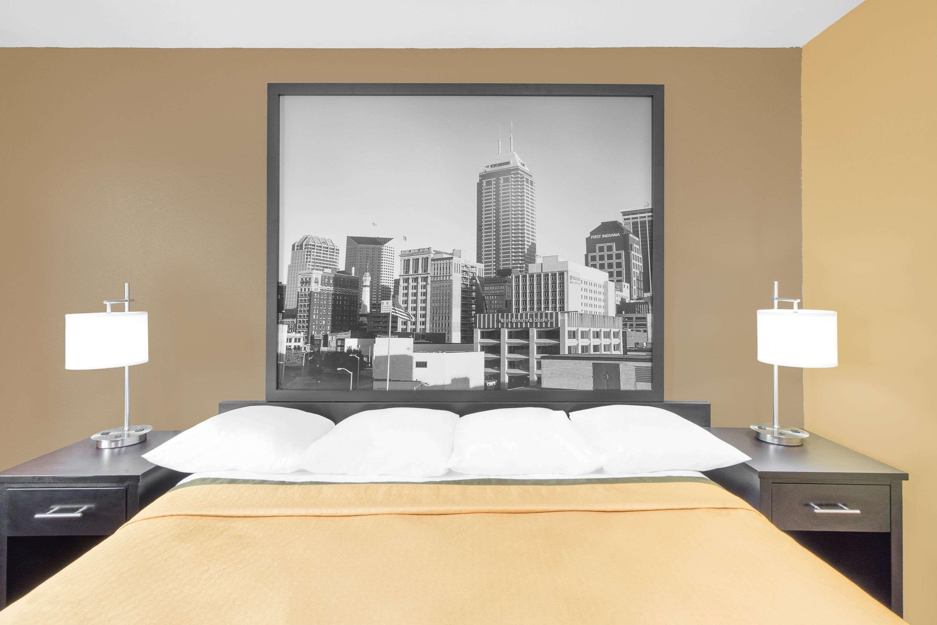Super 8 By Wyndham Terre Haute Bagian luar foto