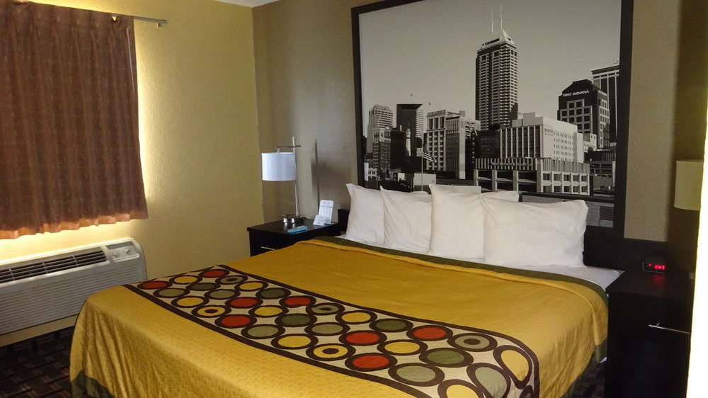 Super 8 By Wyndham Terre Haute Bagian luar foto