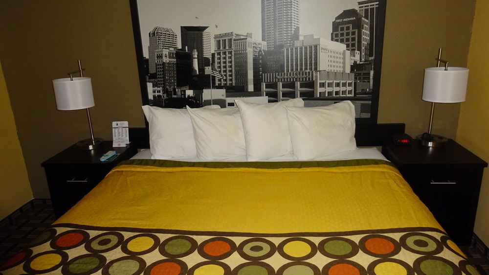 Super 8 By Wyndham Terre Haute Bagian luar foto