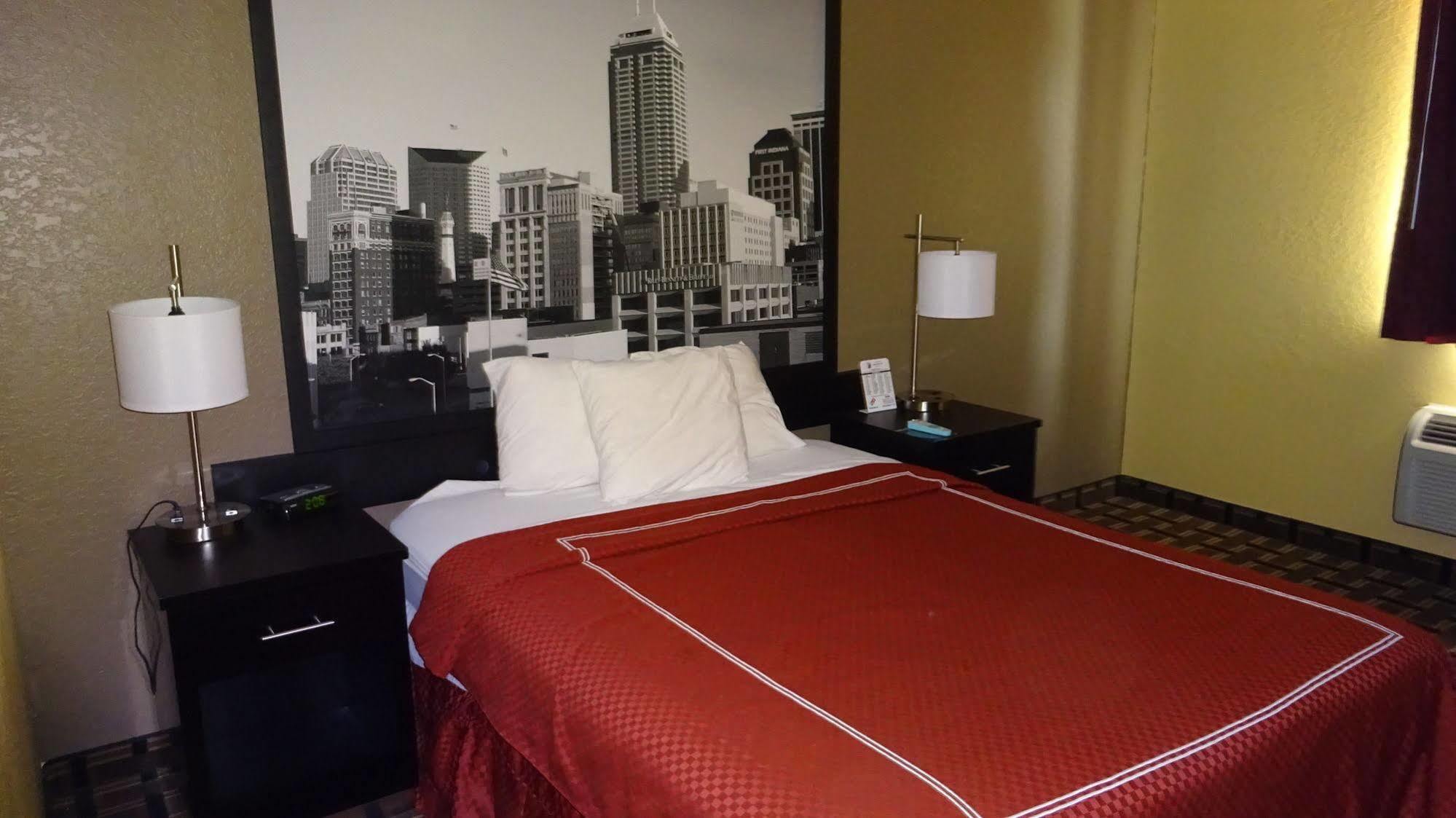 Super 8 By Wyndham Terre Haute Bagian luar foto